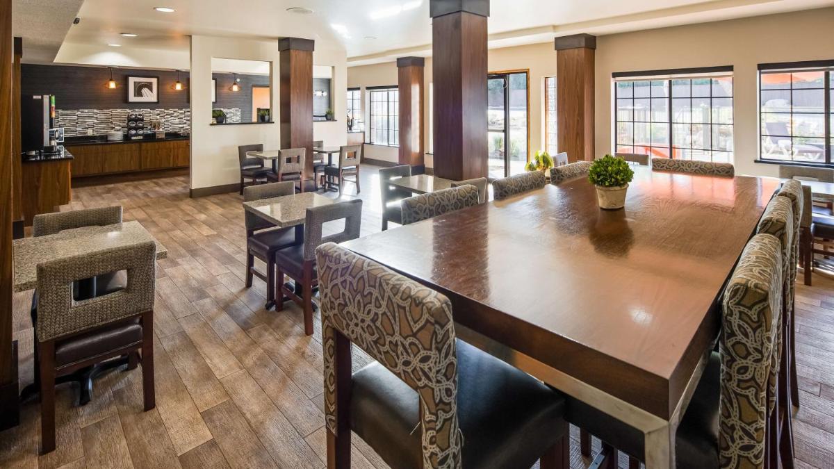 Best Western Plus Hill Country Suites - San Antonio - image 3
