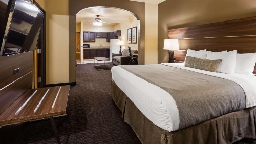 Best Western Plus Hill Country Suites - San Antonio - image 8
