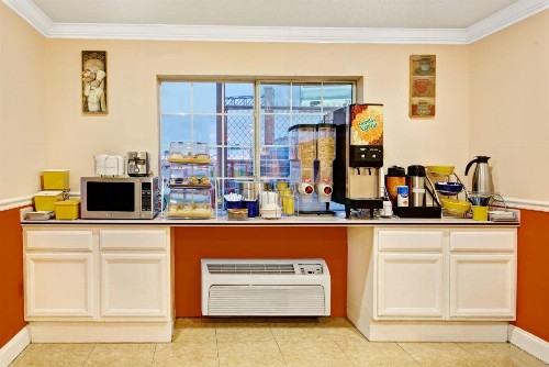 Days Inn by Wyndham San Antonio Airport - image 3