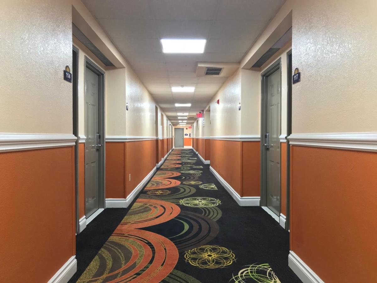 Days Inn by Wyndham San Antonio Airport - image 6