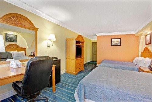 Days Inn by Wyndham San Antonio Airport - image 8