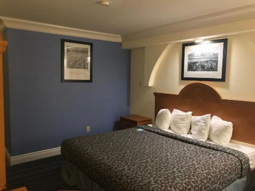 Days Inn by Wyndham San Antonio Airport - image 9