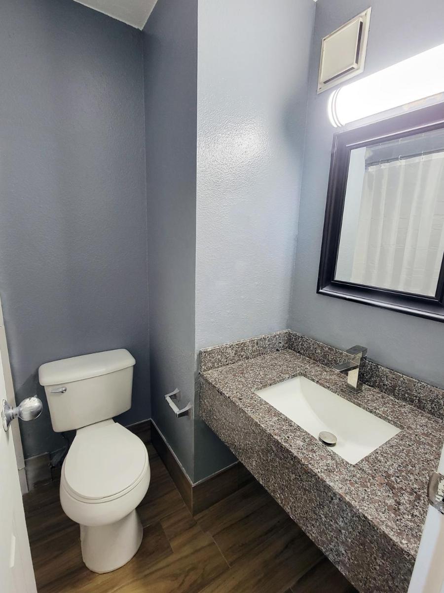 Travel Inn San Antonio - image 7