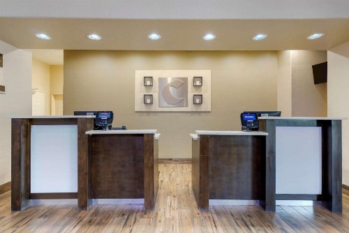 Comfort Inn & Suites Near Six Flags & Medical Center - image 25
