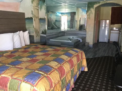 Luxury Inn and Suites Seaworld - image 13