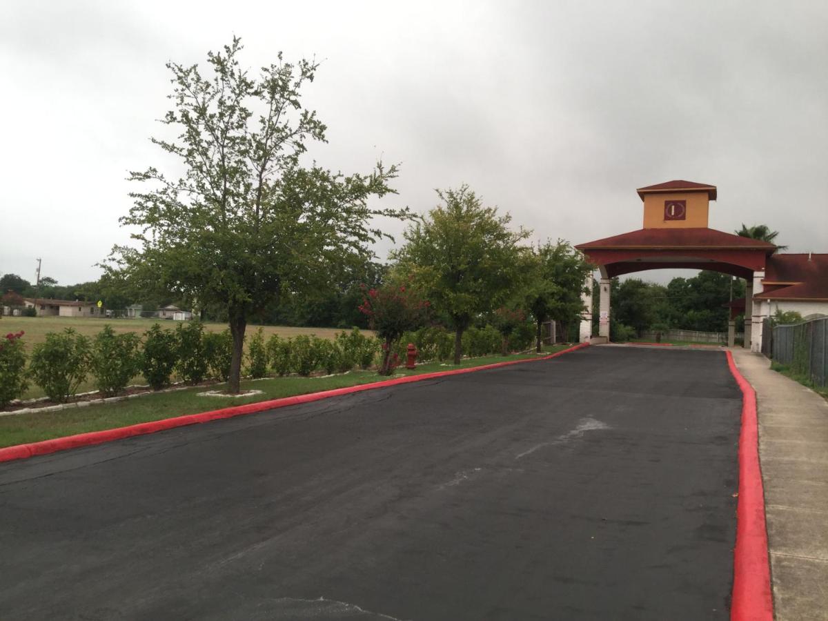 Luxury Inn and Suites Seaworld - image 2