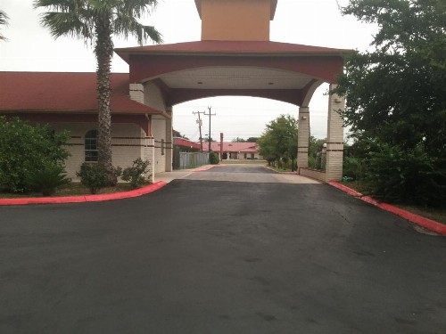 Luxury Inn and Suites Seaworld - image 3