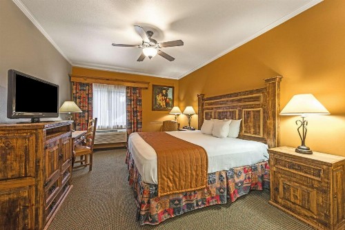 La Hacienda Inn - image 2