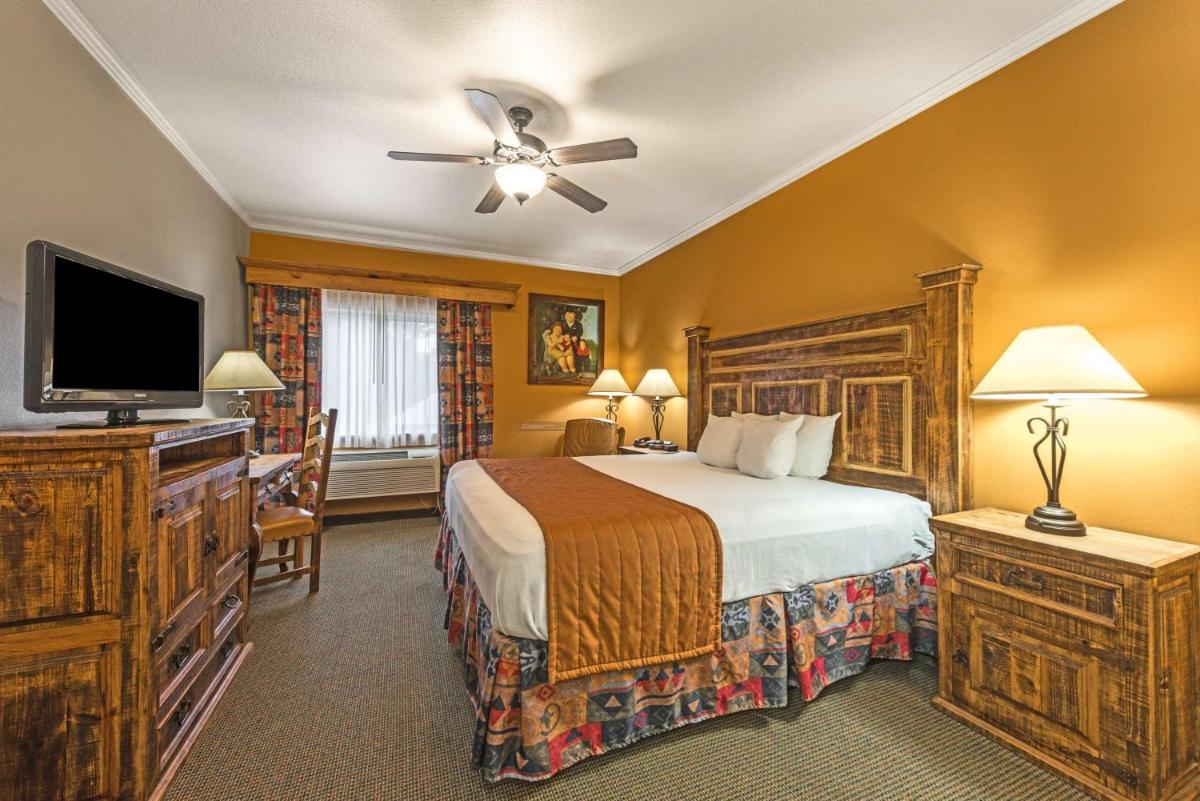 La Hacienda Inn - image 2