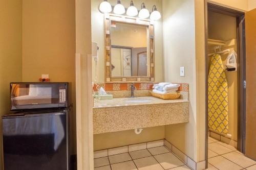 La Hacienda Inn - image 30