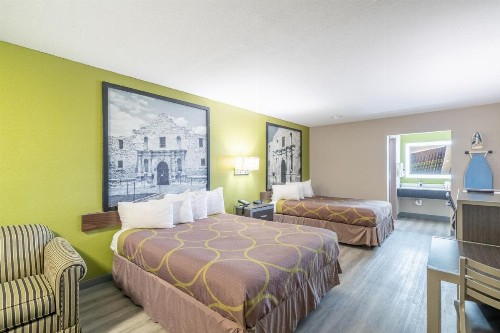 Super 8 by Wyndham San Antonio/Riverwalk Area - image 12