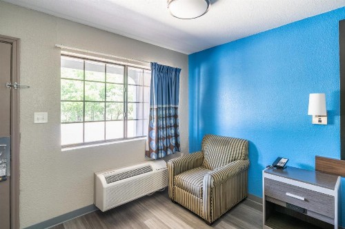 Super 8 by Wyndham San Antonio/Riverwalk Area - image 13