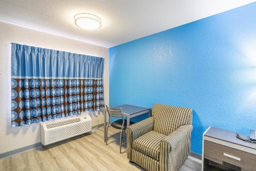 Super 8 by Wyndham San Antonio/Riverwalk Area - image 16