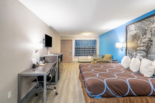 Super 8 by Wyndham San Antonio/Riverwalk Area - image 17
