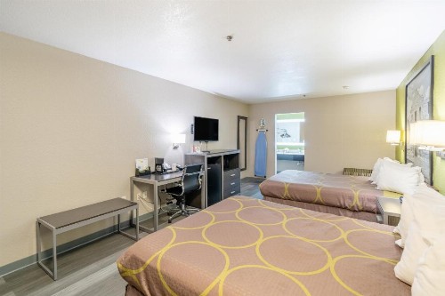 Super 8 by Wyndham San Antonio/Riverwalk Area - image 19