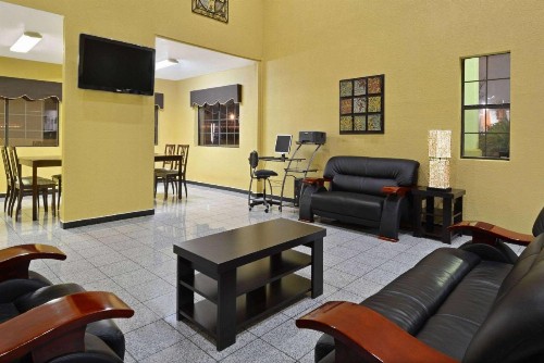 Super 8 by Wyndham San Antonio/Riverwalk Area - image 20