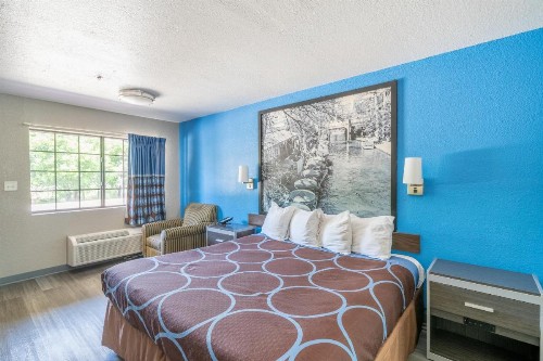 Super 8 by Wyndham San Antonio/Riverwalk Area - image 23