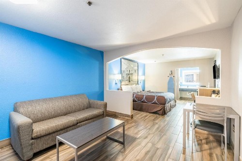 Super 8 by Wyndham San Antonio/Riverwalk Area - image 25