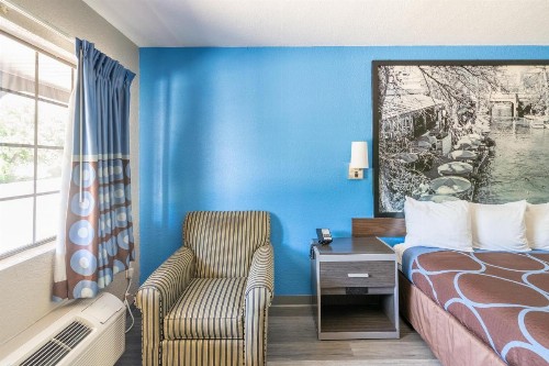Super 8 by Wyndham San Antonio/Riverwalk Area - image 27
