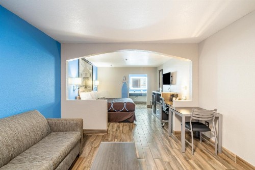 Super 8 by Wyndham San Antonio/Riverwalk Area - image 34
