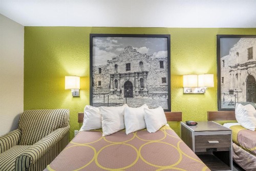 Super 8 by Wyndham San Antonio/Riverwalk Area - image 37