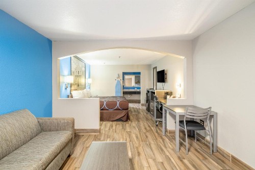 Super 8 by Wyndham San Antonio/Riverwalk Area - image 38