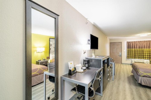 Super 8 by Wyndham San Antonio/Riverwalk Area - image 39