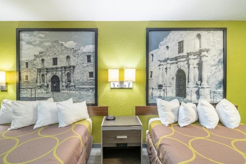 Super 8 by Wyndham San Antonio/Riverwalk Area - image 44