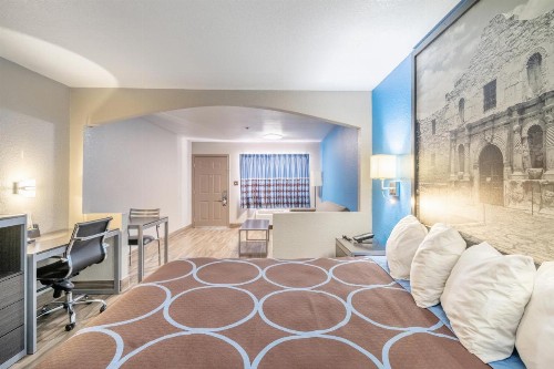Super 8 by Wyndham San Antonio/Riverwalk Area - image 48