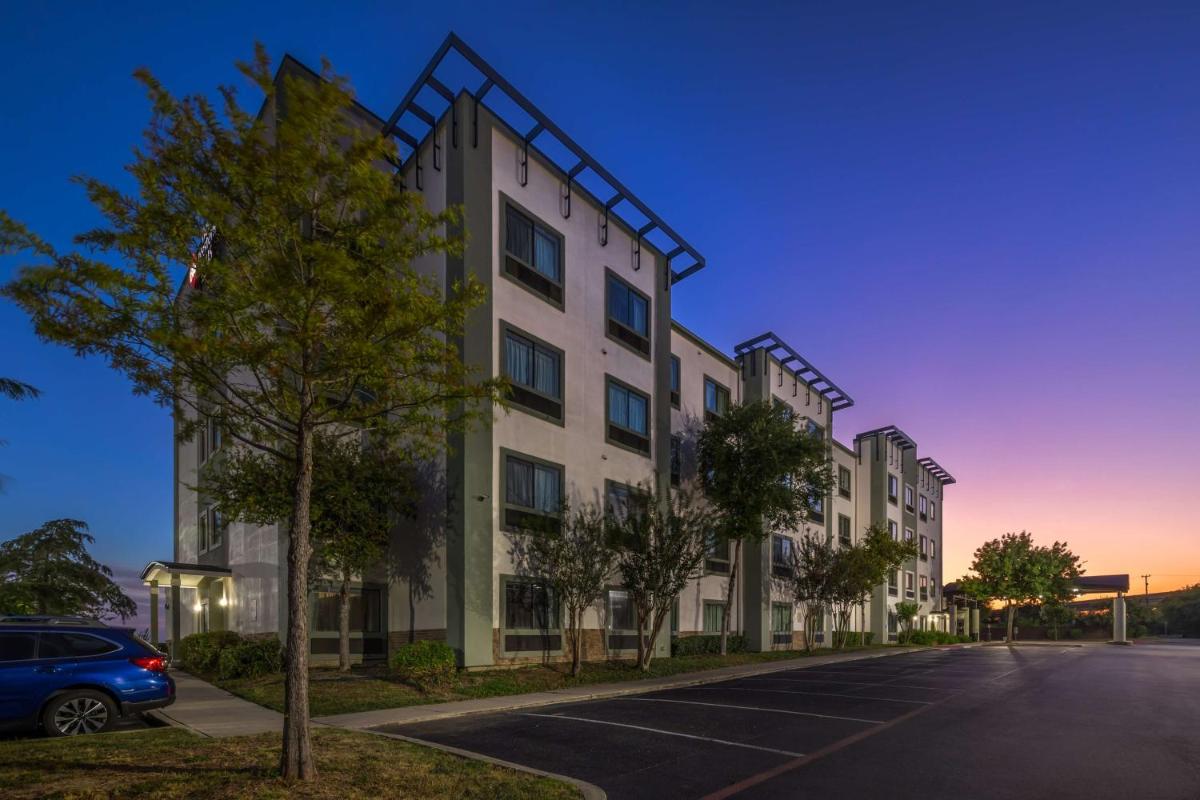 Best Western Plus Lackland Hotel and Suites. - main image