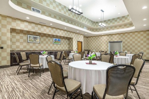 Best Western Plus Lackland Hotel and Suites. - image 11