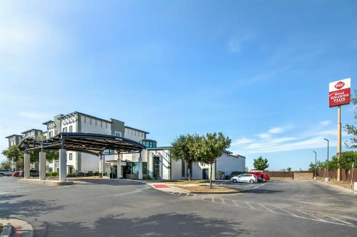 Best Western Plus Lackland Hotel and Suites. - image 12
