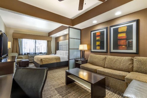Best Western Plus Lackland Hotel and Suites. - image 13