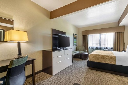 Best Western Plus Lackland Hotel and Suites. - image 15