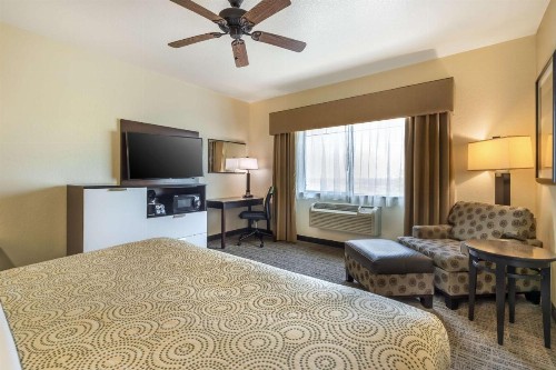 Best Western Plus Lackland Hotel and Suites. - image 17
