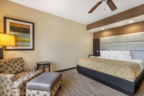 Best Western Plus Lackland Hotel and Suites. - image 18