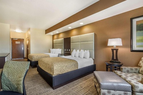 Best Western Plus Lackland Hotel and Suites. - image 25