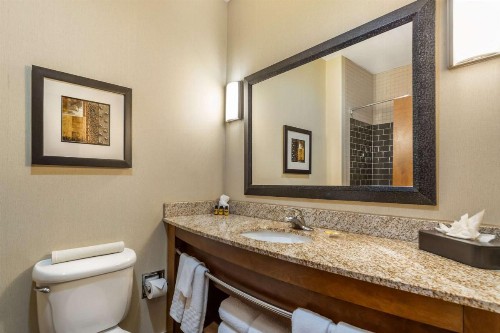Best Western Plus Lackland Hotel and Suites. - image 26