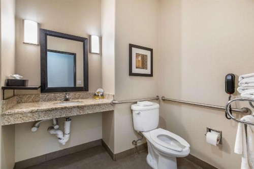 Best Western Plus Lackland Hotel and Suites. - image 30