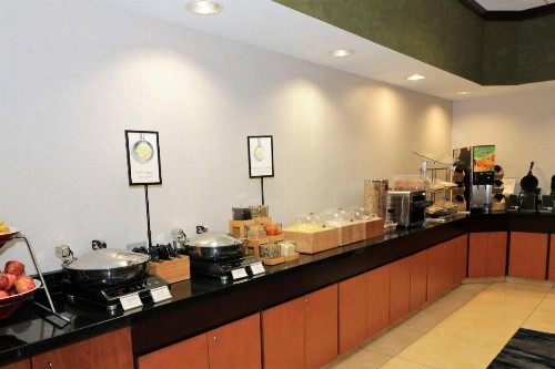 Fairfield Inn & Suites by Marriott San Antonio Downtown/Alamo Plaza - image 2
