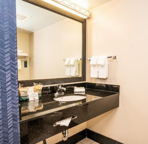 Fairfield Inn & Suites by Marriott San Antonio Downtown/Alamo Plaza - image 23
