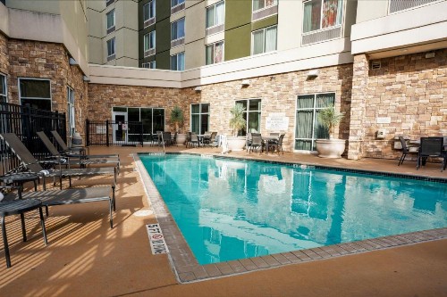Fairfield Inn & Suites by Marriott San Antonio Downtown/Alamo Plaza - image 4