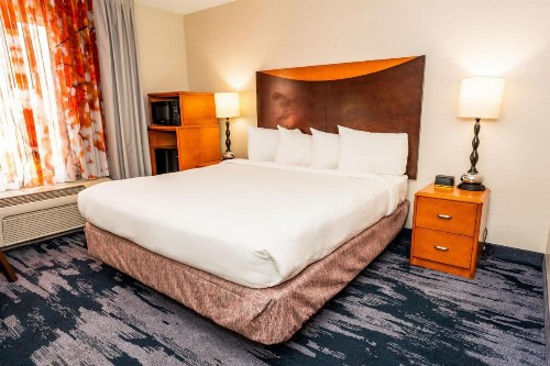 Fairfield Inn & Suites by Marriott San Antonio Downtown/Alamo Plaza - image 6
