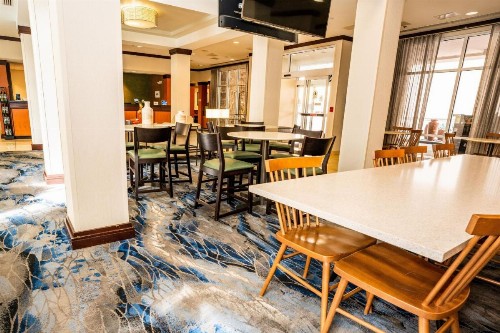 Fairfield Inn & Suites by Marriott San Antonio Downtown/Alamo Plaza - image 7