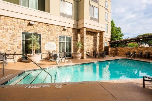 Fairfield Inn & Suites by Marriott San Antonio Downtown/Alamo Plaza - image 8