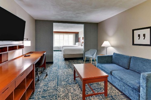 Drury Inn & Suites San Antonio Airport - image 9