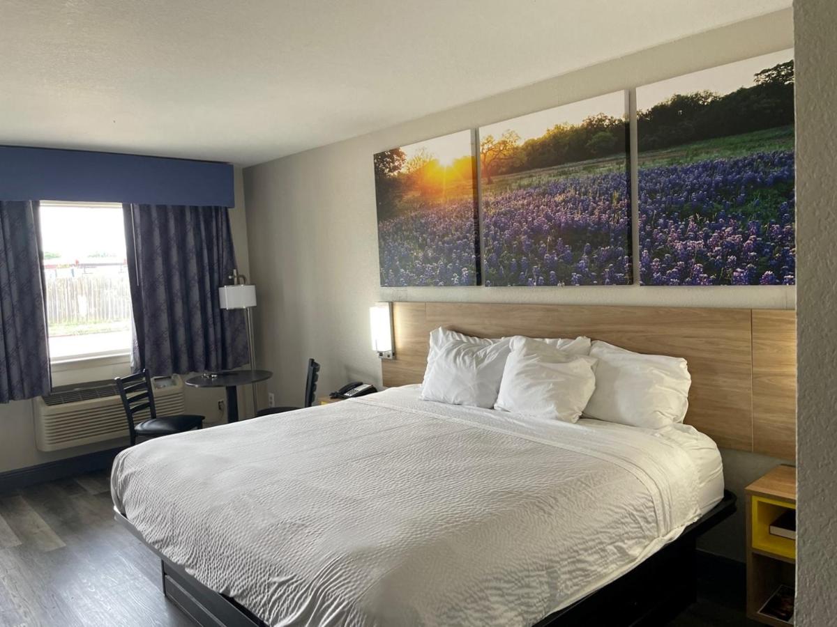 Days Inn by Wyndham San Antonio Southeast By AT&T Center - image 5
