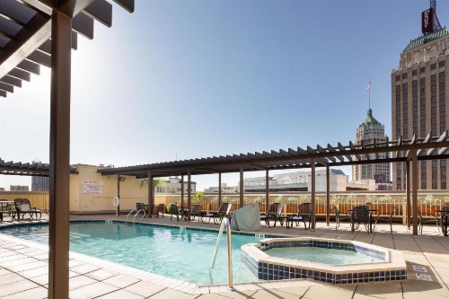 Drury Inn & Suites San Antonio Riverwalk - image 17