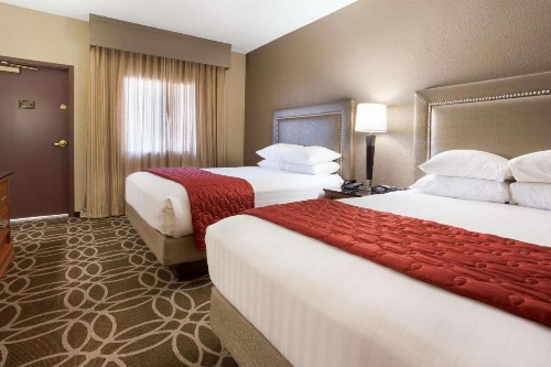 Drury Inn & Suites San Antonio Riverwalk - image 2