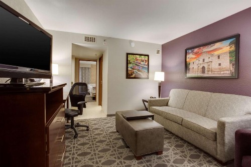 Drury Plaza Hotel San Antonio Airport - image 20